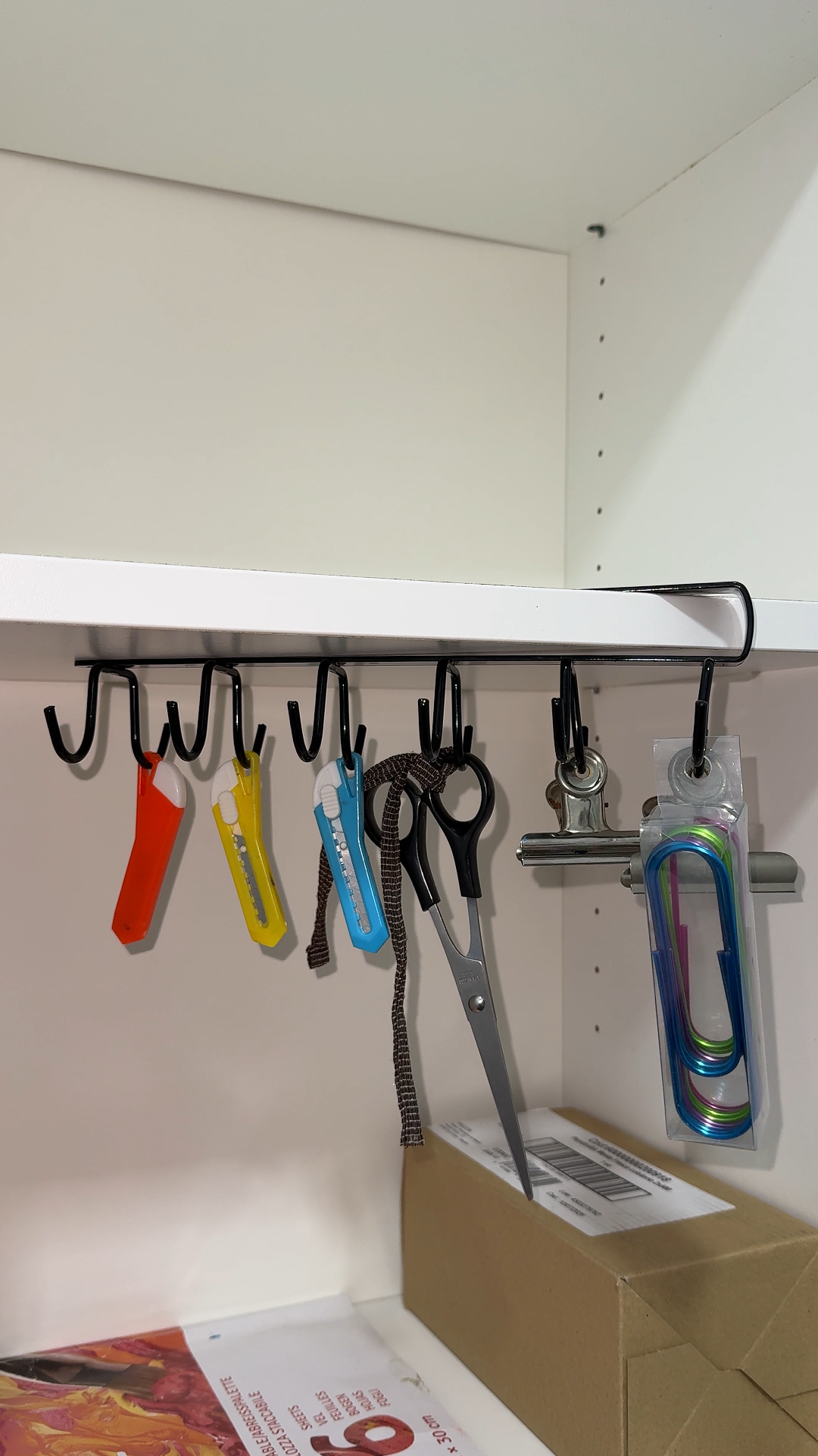 Under-Shelf 6-Hook Organizer – Perfect for Artists